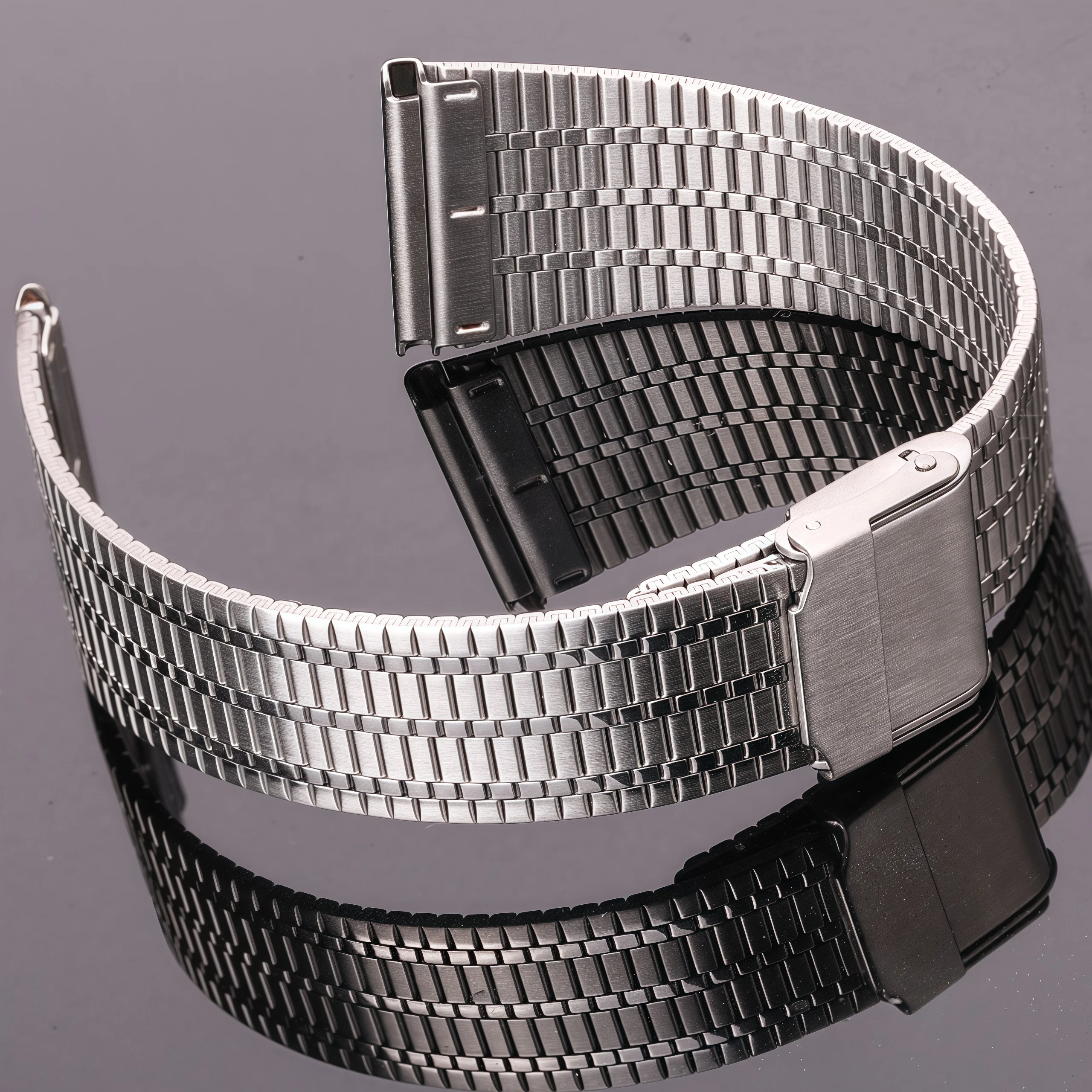 Elegant Stainless Steel Watch Strap - Breathable Quick Release Bracelet