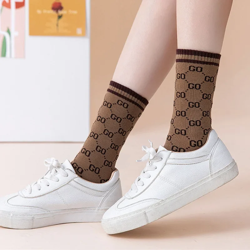 Autumn and Winter New British Style Retro Socks Women\'s INS Trendy Mid tube Socks High Tube GO Jacquard Letter Versatile Socks