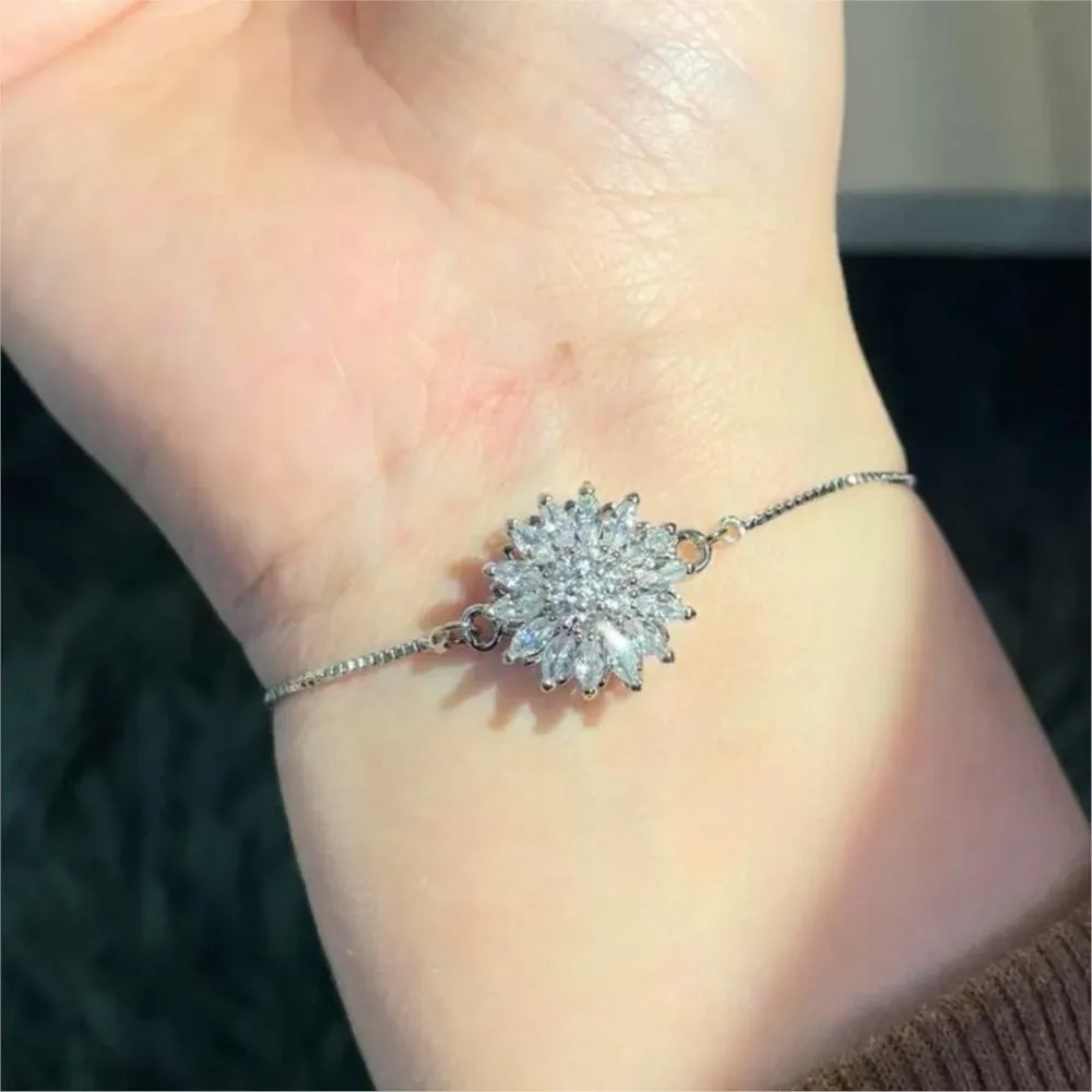 Light Luxury Spinning Sunflower Bracelet for Women Elegant Sparkling Zircon Calming and Relaxing Accessory Birthday Jewelry Gift