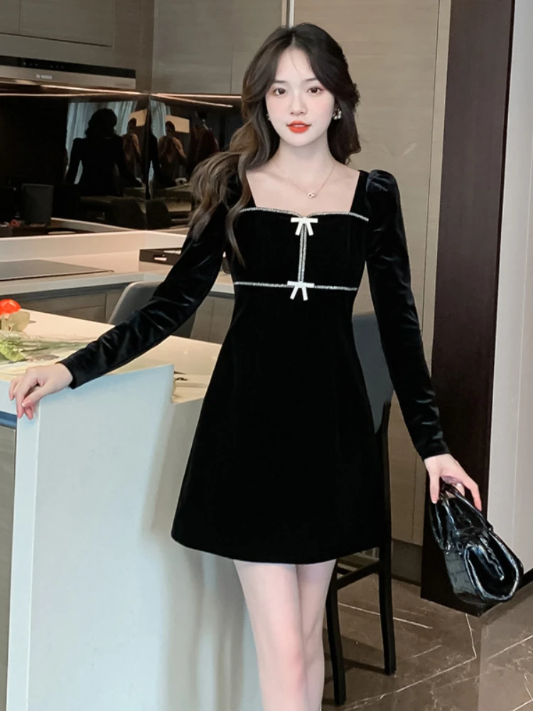 

Fall/Winter 2022 New Long-sleeved Delicate Diamond-chain Trimmed Square-collared Velvet Dress Looks Thin Slim Women Dress