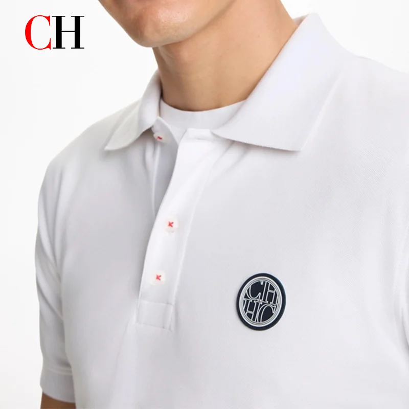 Polo a maniche corte da uomo in piqué premium con badge circolare CH sul petto sinistro, intemporale, versatile, casual, per tutti i giorni. - immagine 5