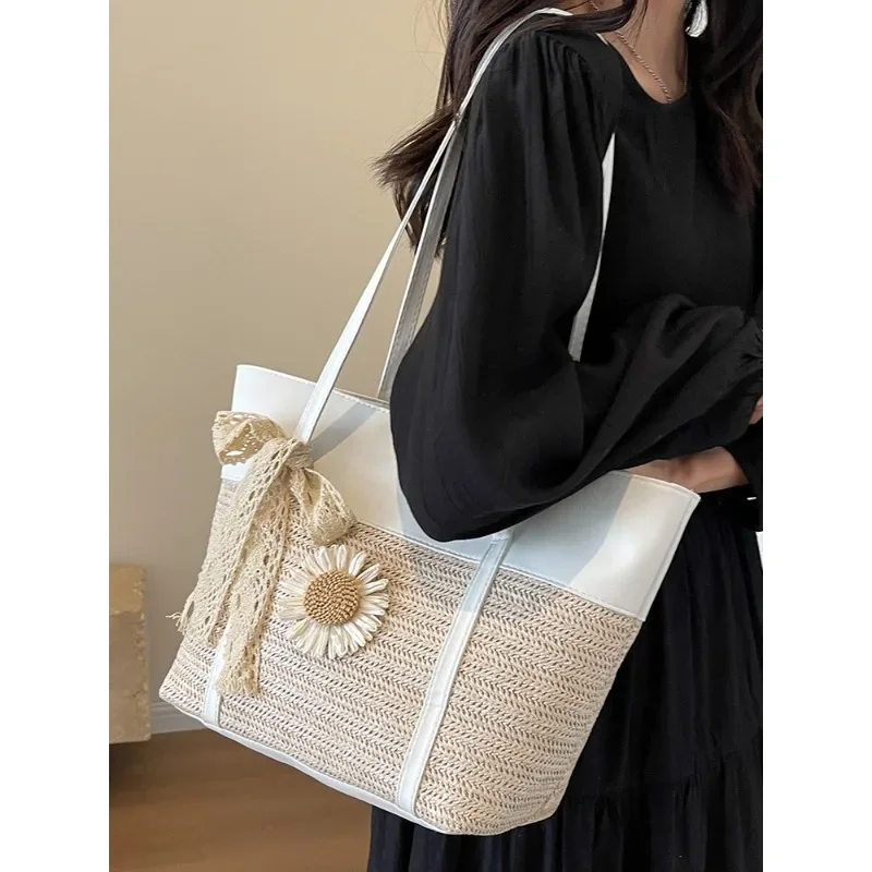 

New Spring and Summer Large Capacity Tote Bag Female Senior Sense Grass Woven College Student Commuting Bag