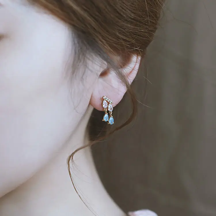 Silver Inlaid White Crystal Faceted Drop-shaped Tassel Earrings