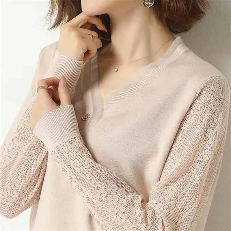 

Spring Summer Mercerized Cotton V-Neck Basic Style Lace Spliced Lantern Sleeve Hollow Out T-Shirts Four Colors Ladies Clothing