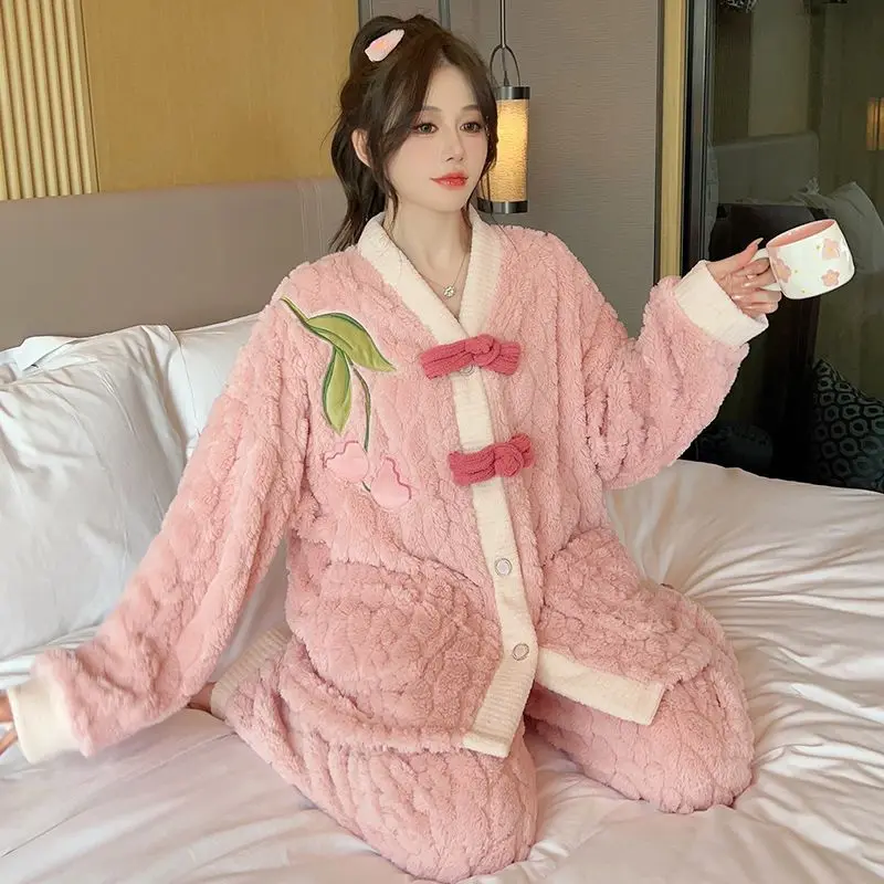 thumbnail image 1 of Pijama de franela de lana de Coral para mujer, conjunto de ropa de dormir de gran tamaño, 120Kg, flores y plantas, tipo grueso, Otoño e Invierno, 1 of 5