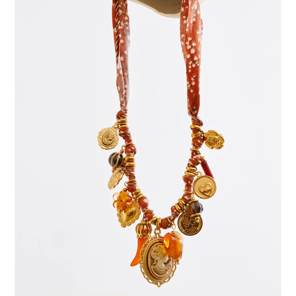 Yhpup Resin Heart Necklace