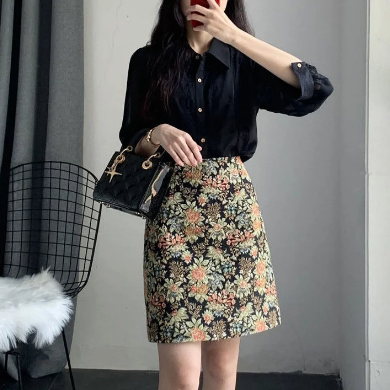 Floral Short Skirt Women For Spring Summer 2023New Retro Fashion Jacquard Slim High Waist Commuter Sheath A- line Skirt Woman 목도리 2023new high quality lamb wool hat female korean version retro hooded shawl winter thickened warm ear plush bib hot sale 스카프