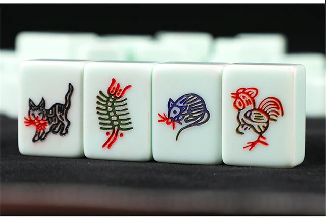 JIJI.SG) Traditional Mahjong Tiles Set (Jade White / Golden