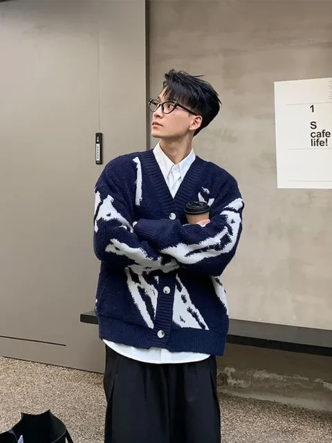 스타일과 편안함을 모두 제공하는 궁극의 남성용 헐렁한 니트 스웨터