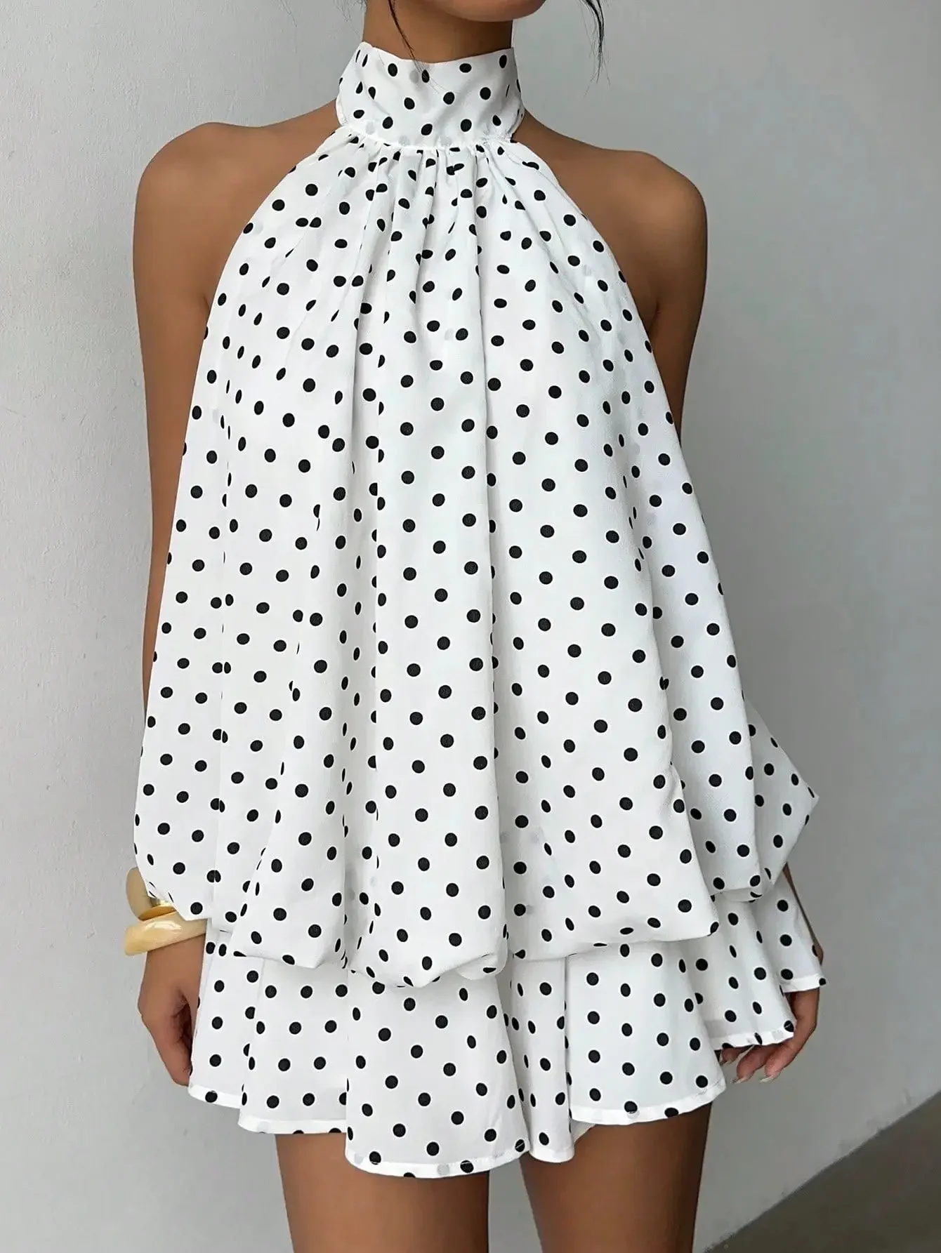 Damen Weiß-Schwarzes Polka-Dot Halter-Minikleid Sommer Ärmelloses Rüschen-Stufenkleid Elegantes Party-Clubwear A-Linien-Kleid – Detail 4
