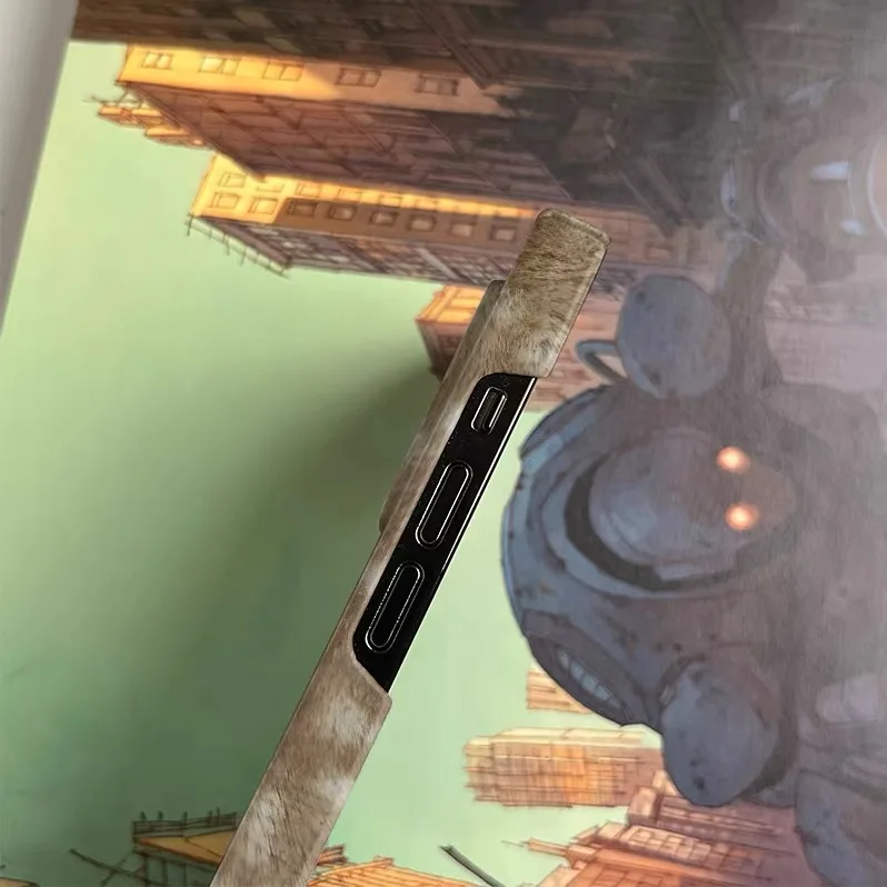 حافظة هاتف مطبوعة من جلد الغزلان البني لهاتف آيفون...