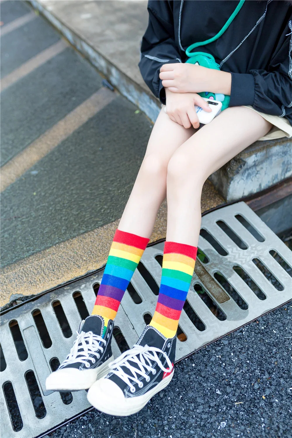 Рисунок 4 - Носки женские длинные в радужную полоску