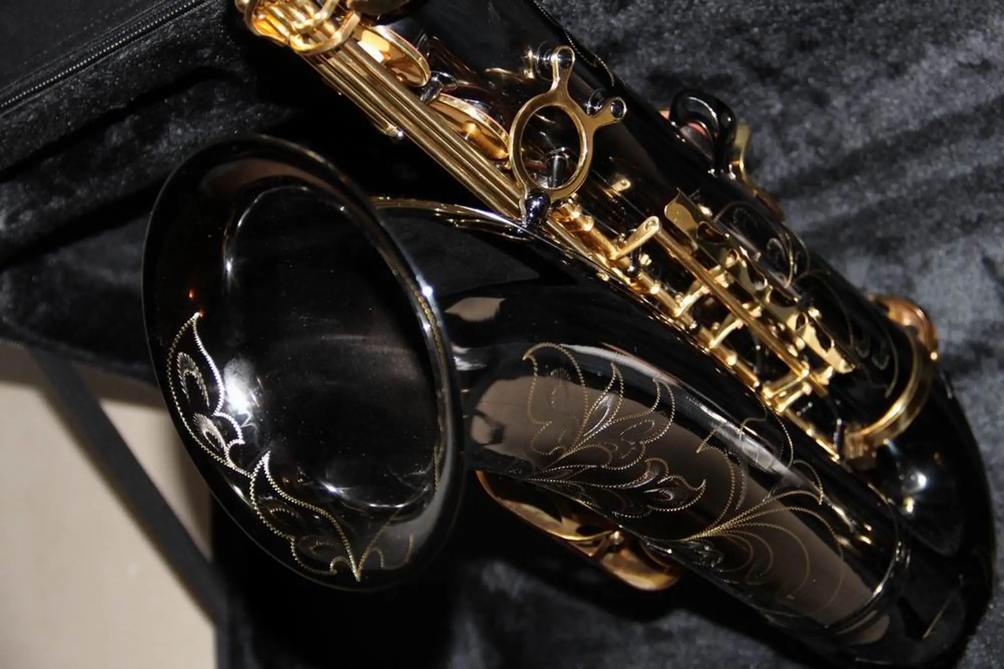 Black Nickel/Gold Keys Tenor Sax w/Case 111219