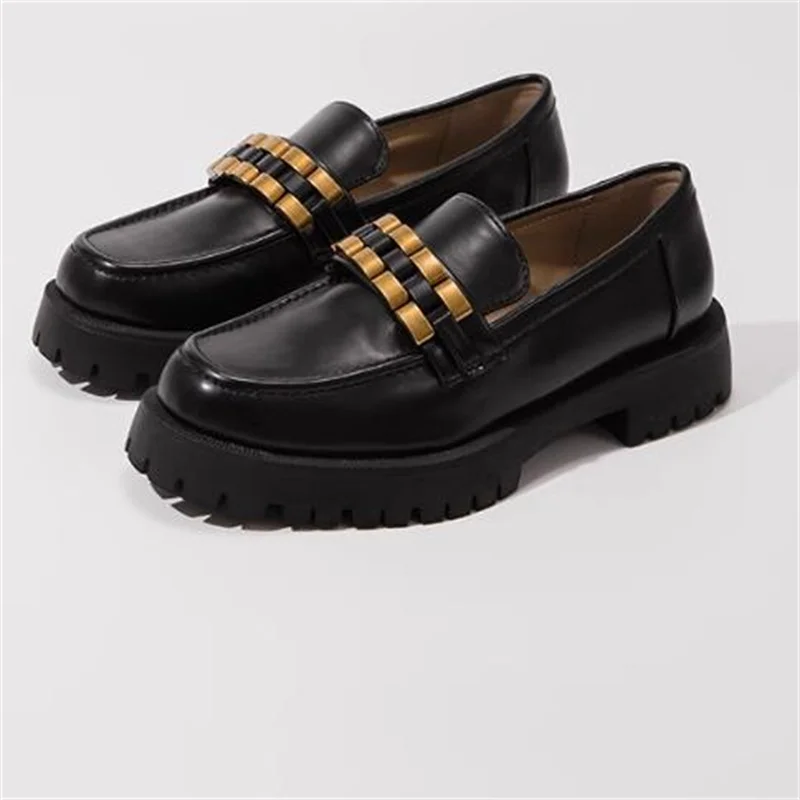 

Женские черные лоферы на среднем каблуке, с круглым носком