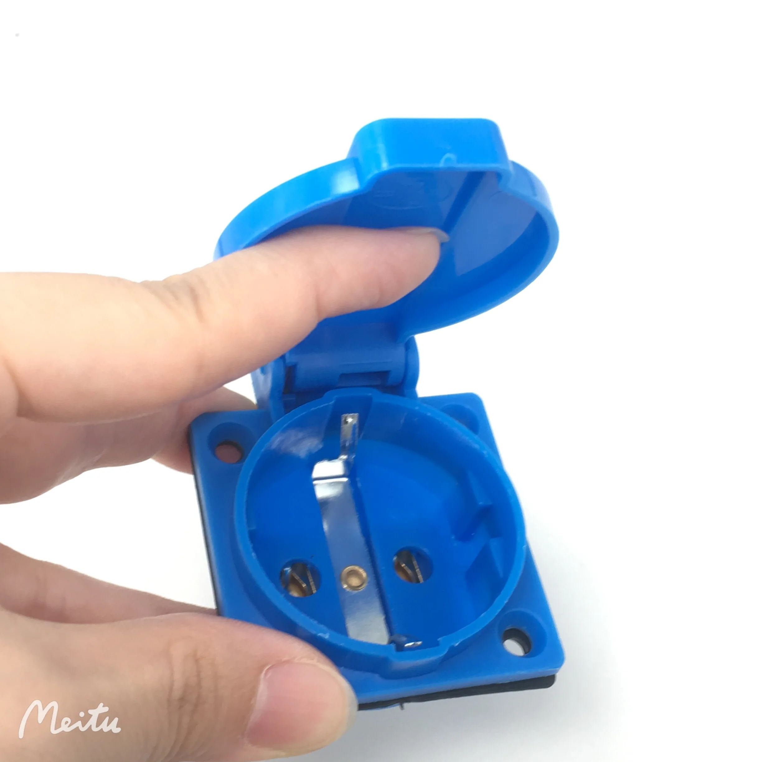 Waterproof IP54 250V 16A Germany PDU UPS EU Power Desktop Outlet Connector Embedded Electrical Panel Receptacle AC Socket Plug