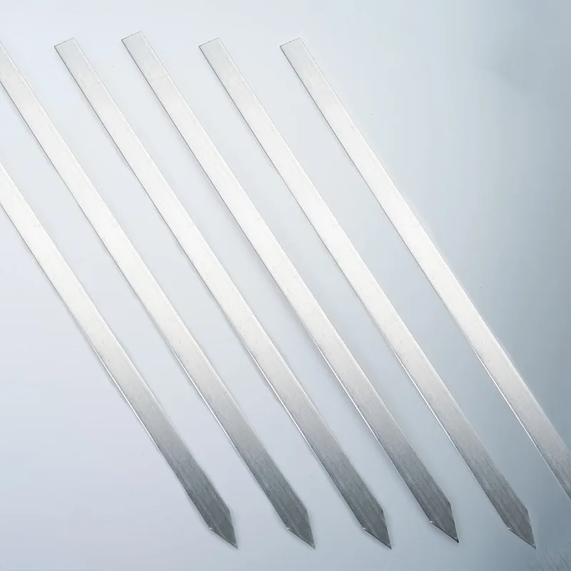 أسياخ شواء من الفولاذ المقاوم للصدأ 40/50 سنتيمتر أعواد كباب مسطحة شديدة التحمل للشوي والتخييم في الهواء الطلق متينة