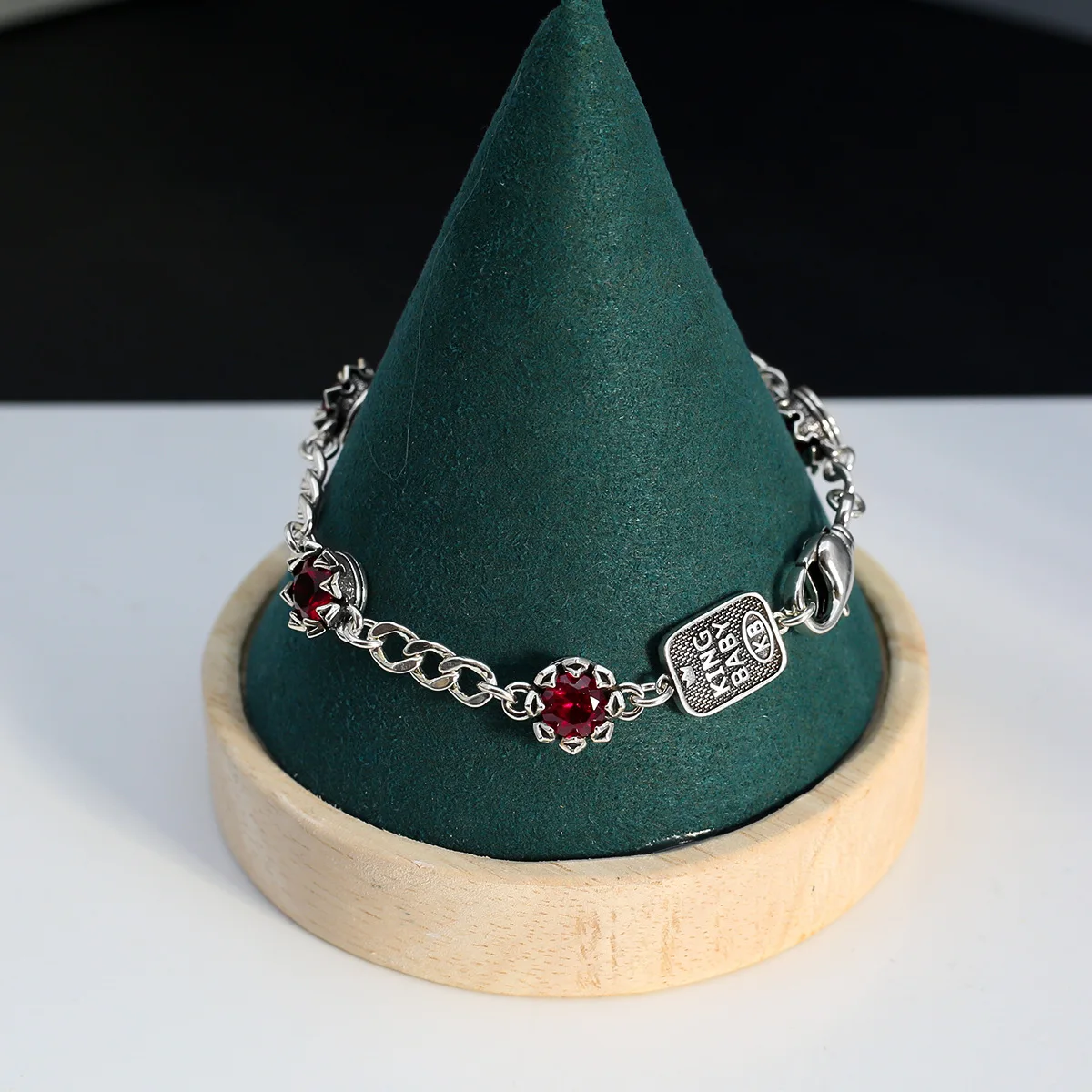 European and American fashion retro garnet red zircon bracelet