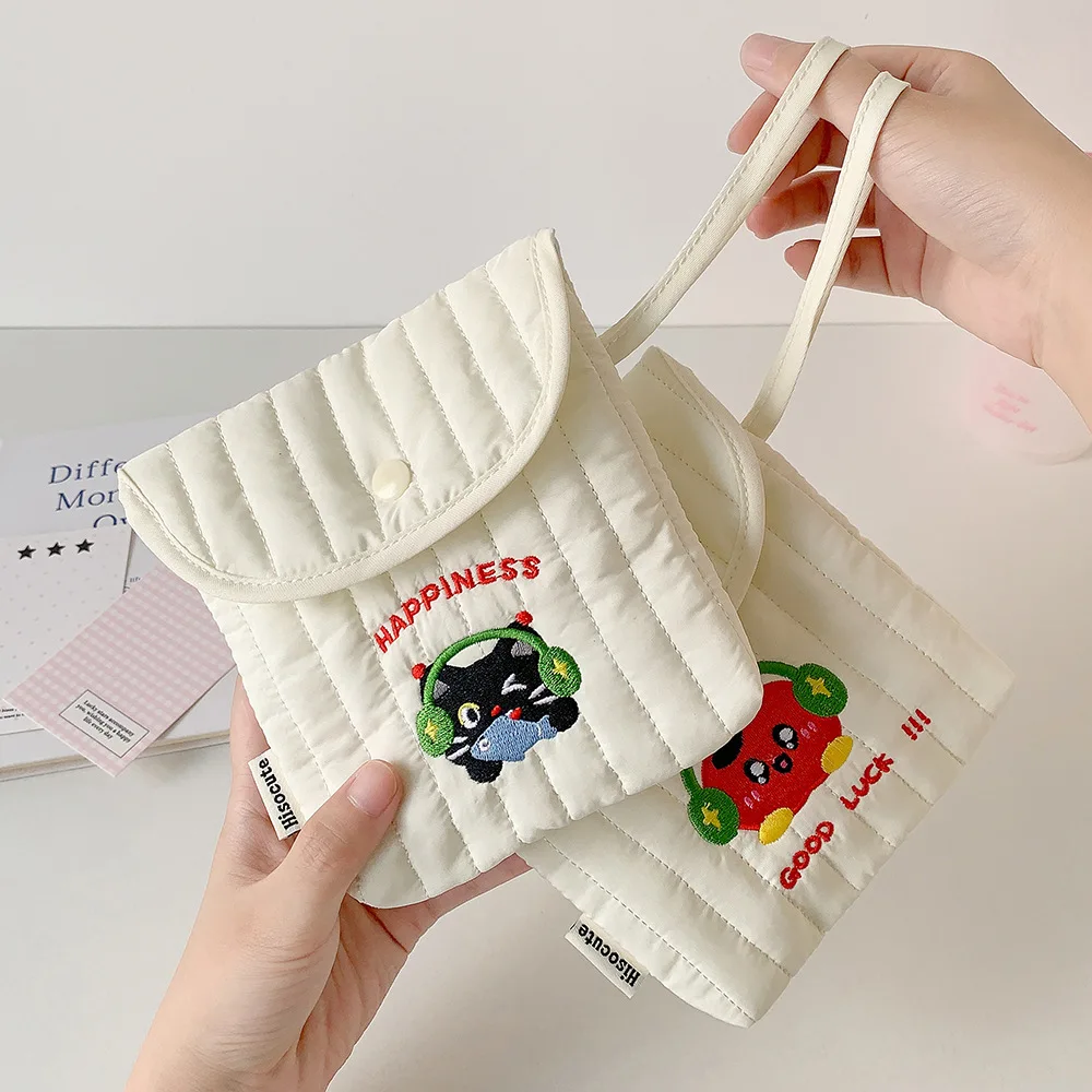 Creamy Four Leaf Clover Sanitary Pad Pouch Cute Girls Portable Menstrual Bag Student Aesthetic Makeup Organizer Makeup Bag