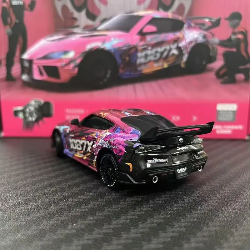 Packaging de la voiture RC Supra 1:43 avec le modèle visible, prêt pour l'achat pas cher.
