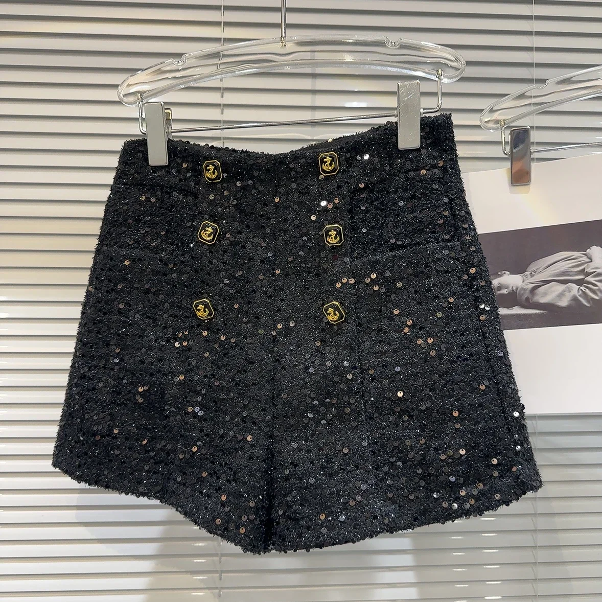 Fall 2023 Winter New Retro Metal Buckle Sequined Tweed Shorts for Women's Black Sequins Woolen Shorts Female Short Pants