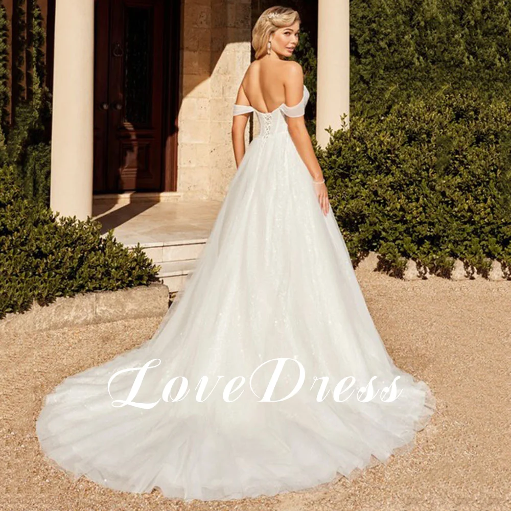 Рисунок 2 - Женское свадебное платье со шлейфом