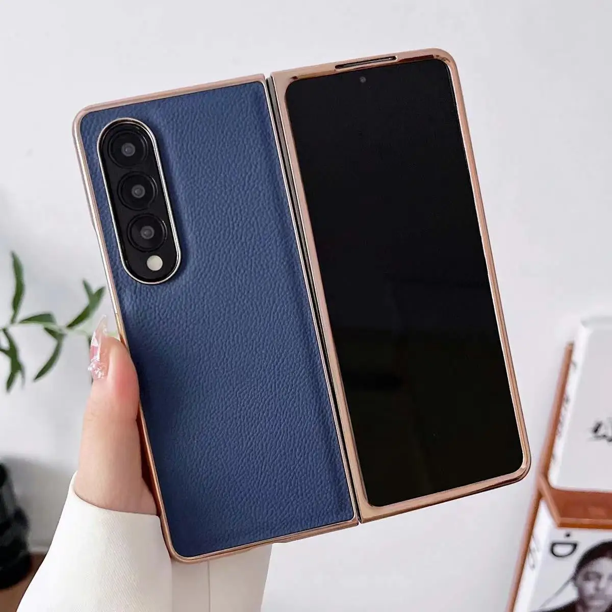 

Чехол из воловьей кожи с гальваническим покрытием для Samsung Z FOLD4
