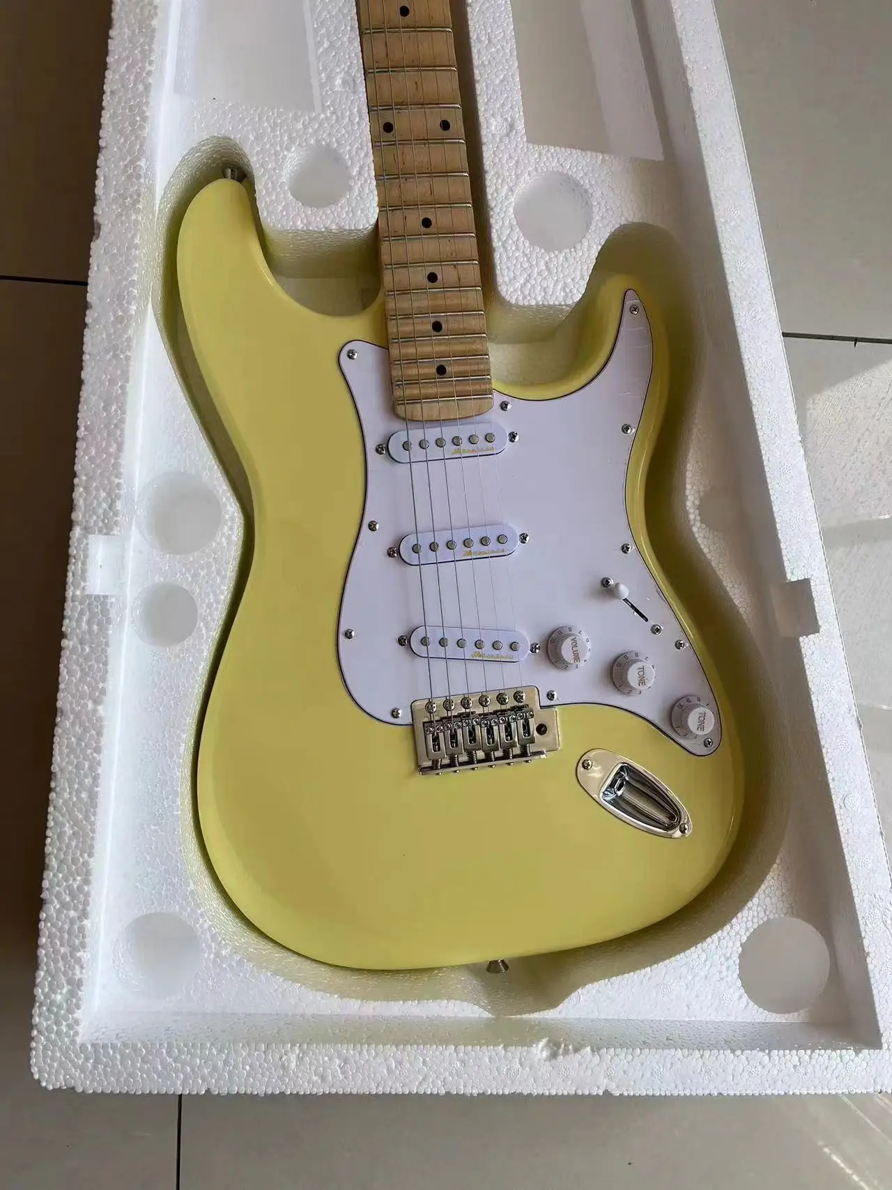 

Rapid ship Factory outlet the top quality Maple wood stratocaste-r custom body 6 string Electric Guitar have in stock AWTUPK