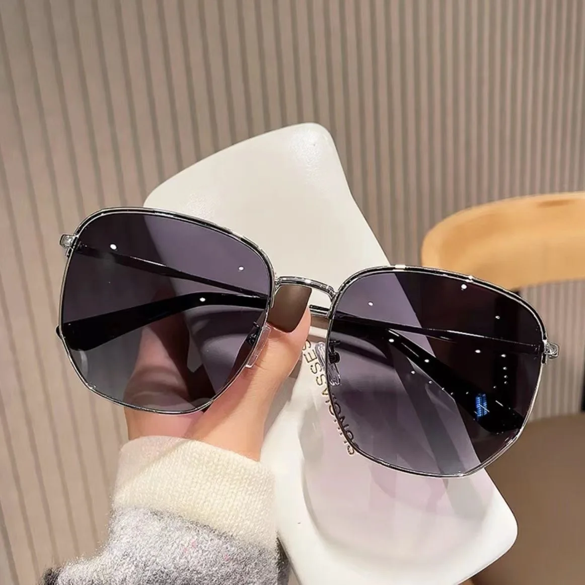 Óculos de sol vintage para homens e mulheres, óculos pretos populares, designer de luxo, marcas de moda, 1