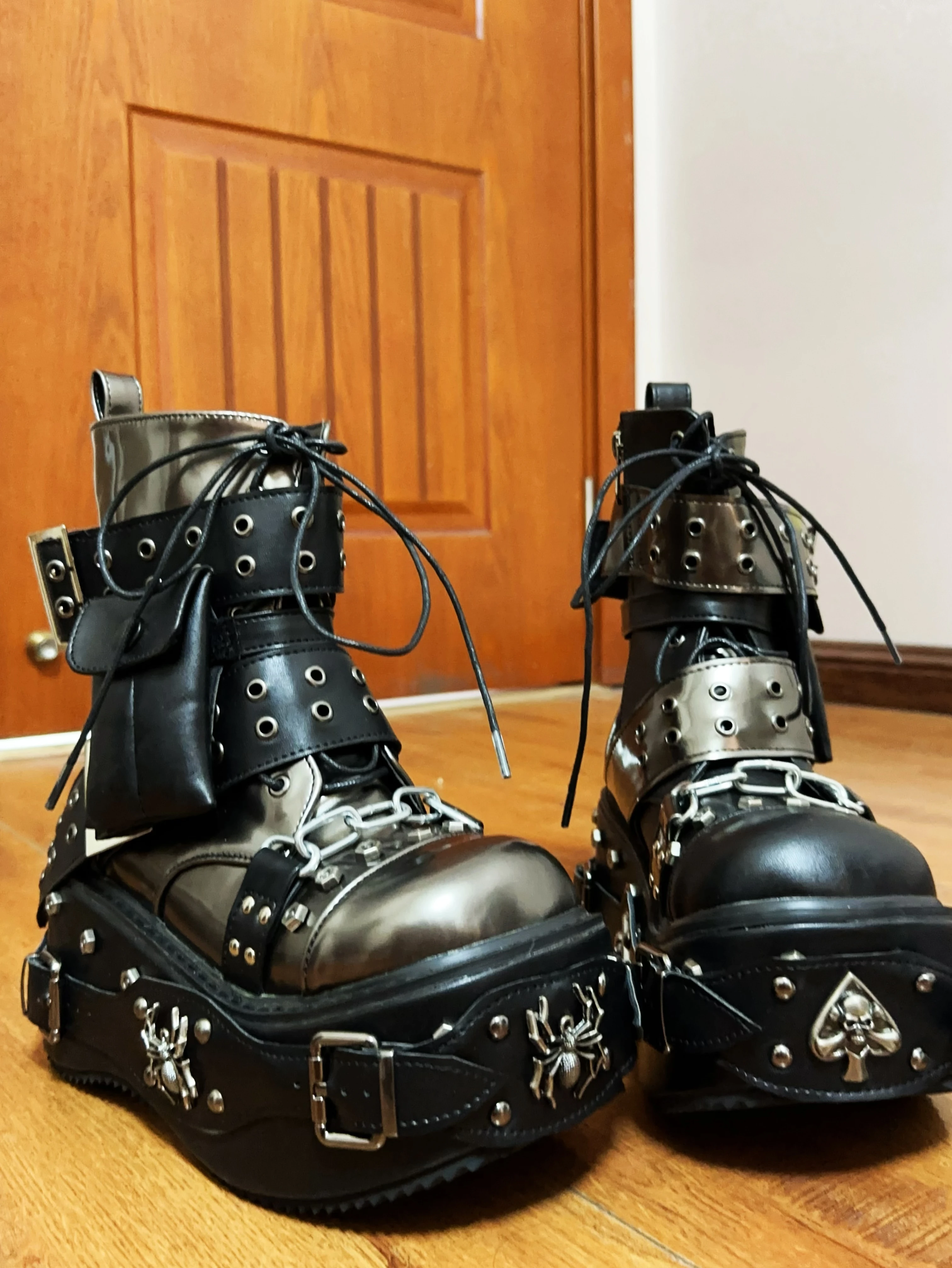 靴 Multi-gimmick belt design high-cut boots Multi-gimmick belt design high-cut boots HL3112 – HI-LANDER