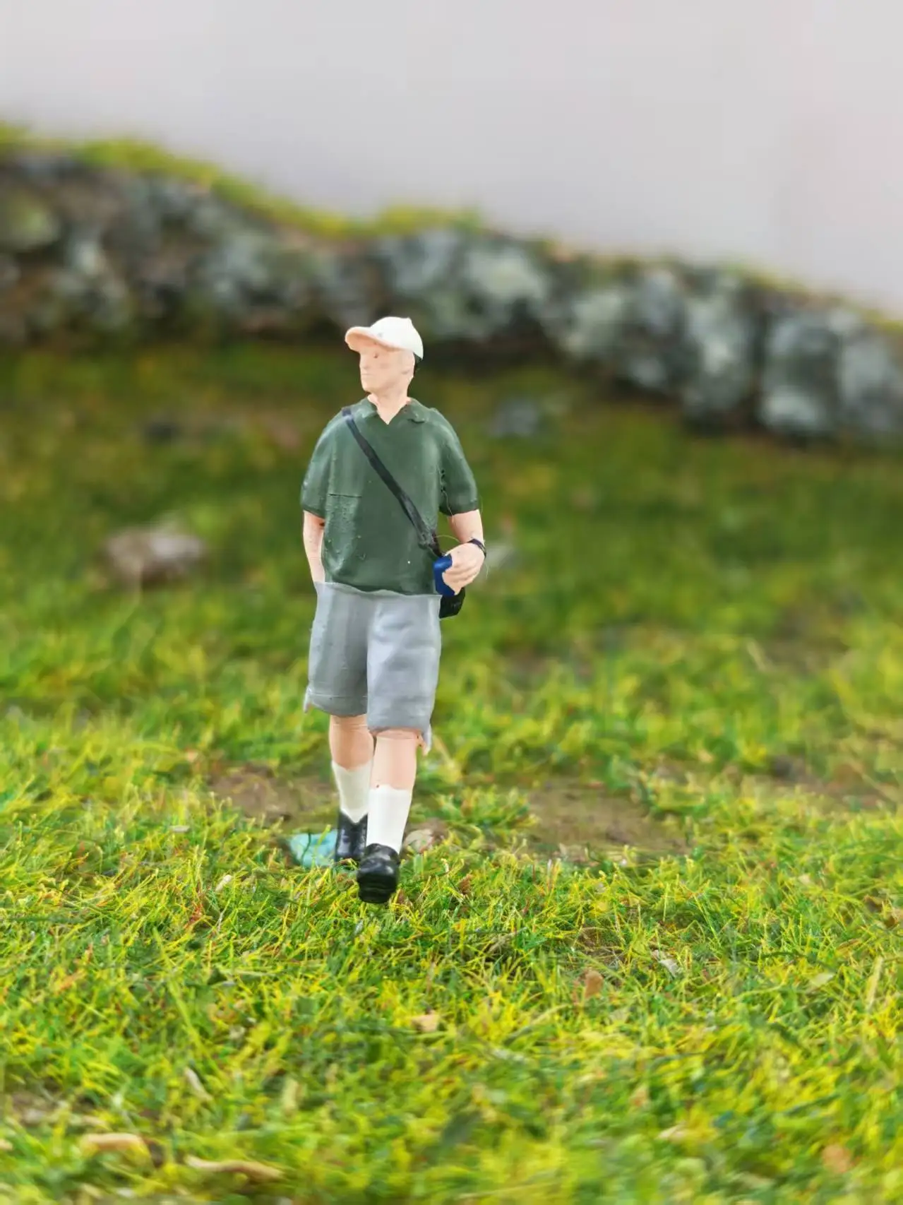 Miniature Street Boy and Girl Figures for Creative Photography and Display Decor