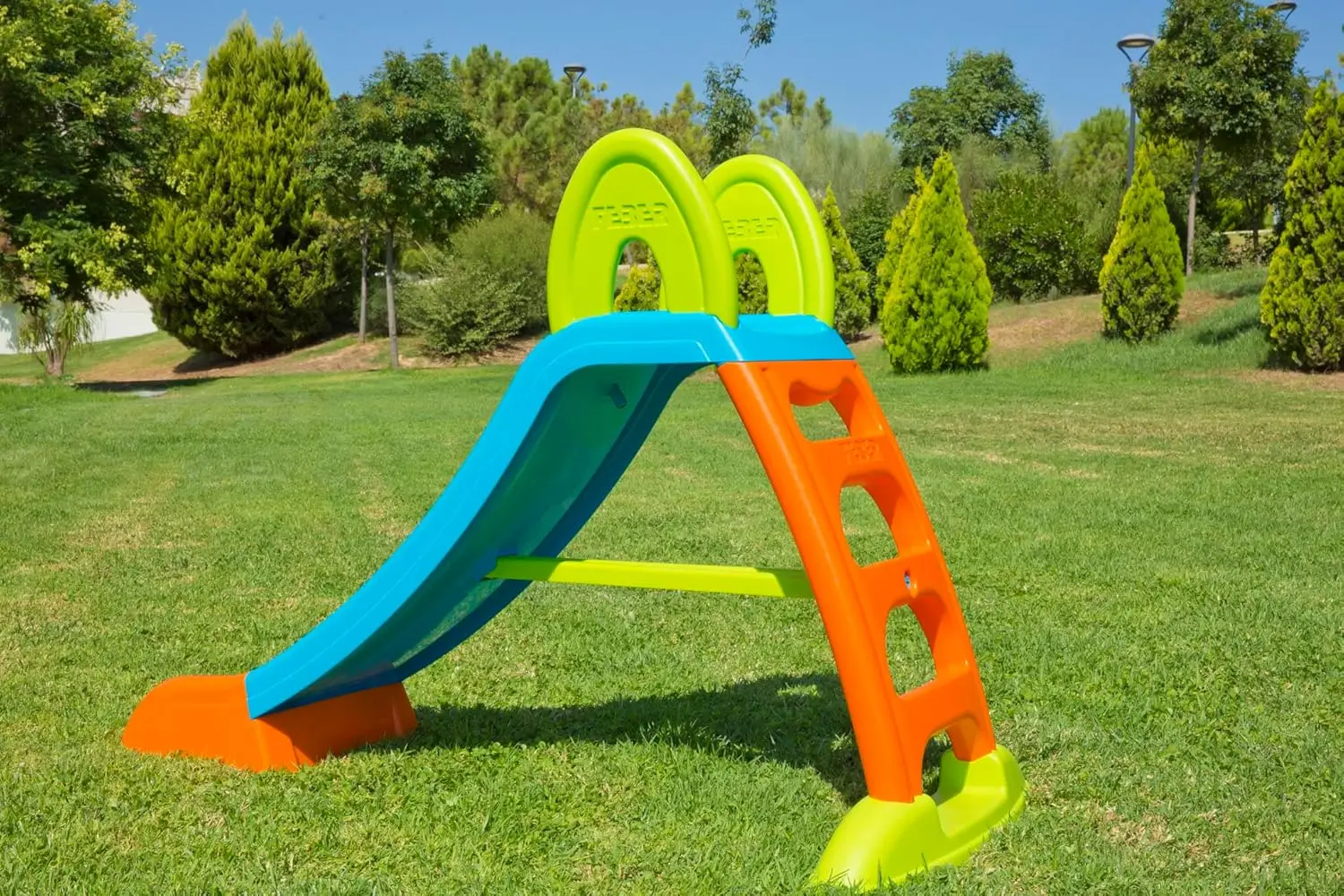 Tobog&aacute;n Slide Plus con Agua, con Hueco para la Poner la Manguera, Escaleras Antideslizantes, Resistencia y F&aacute;cil Montaje, para N