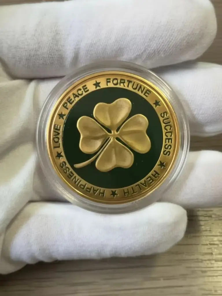 Four Leaf Clover Painted Coin 4cm Round Metal Souvenir Challenge Commemorative Coin Home Decor