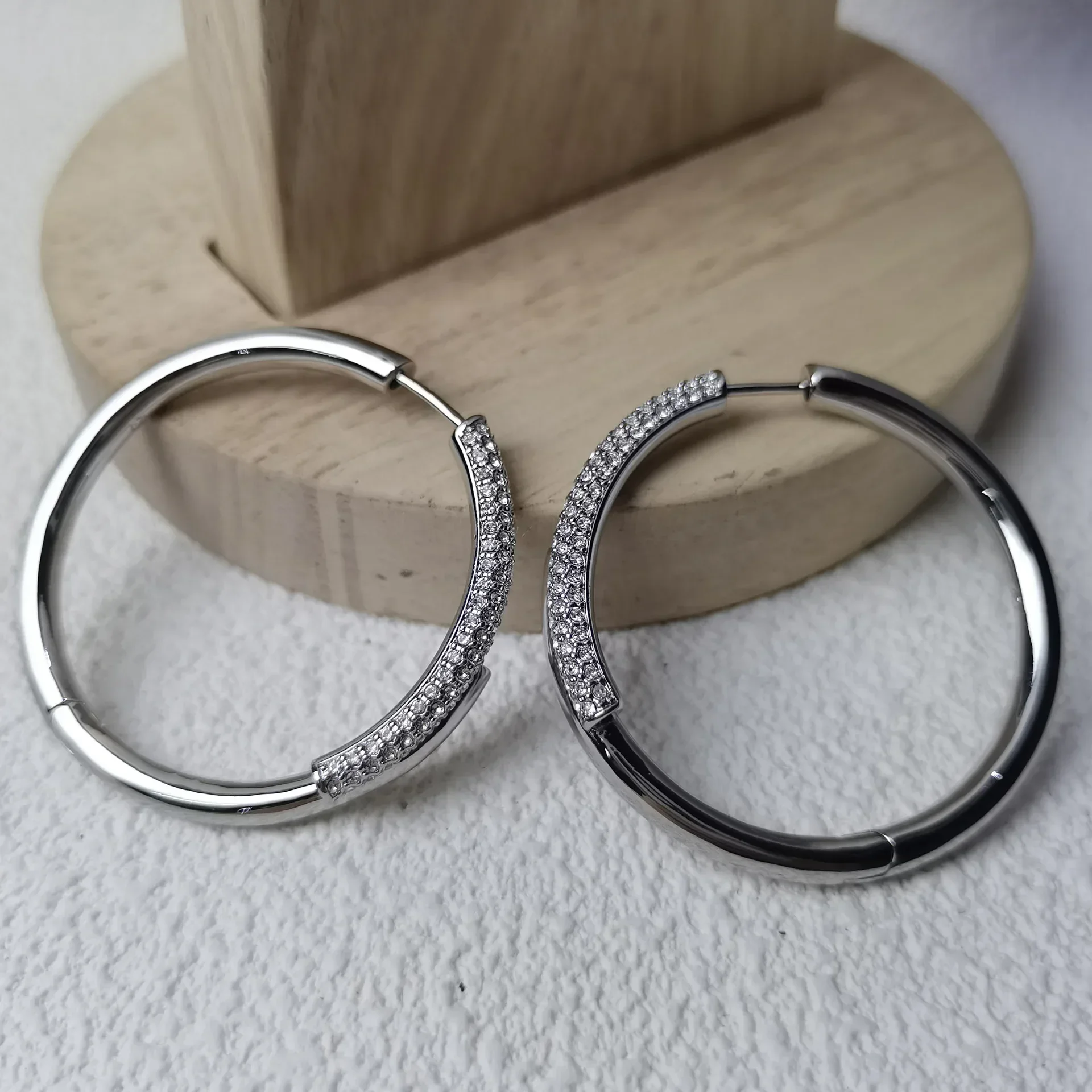 2025 New Original Exquisite Crystal Earrings Personality Ladies Fashion Stainless Steel Earrings Commemorative Accessories 2