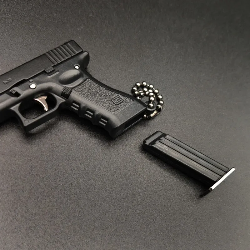 Hot Semi-alloy 1:3 Pistol Model Metal Mini G17 Toy Gun Detachable DIY Keychain Pendant Ornaments Children's Toy 2