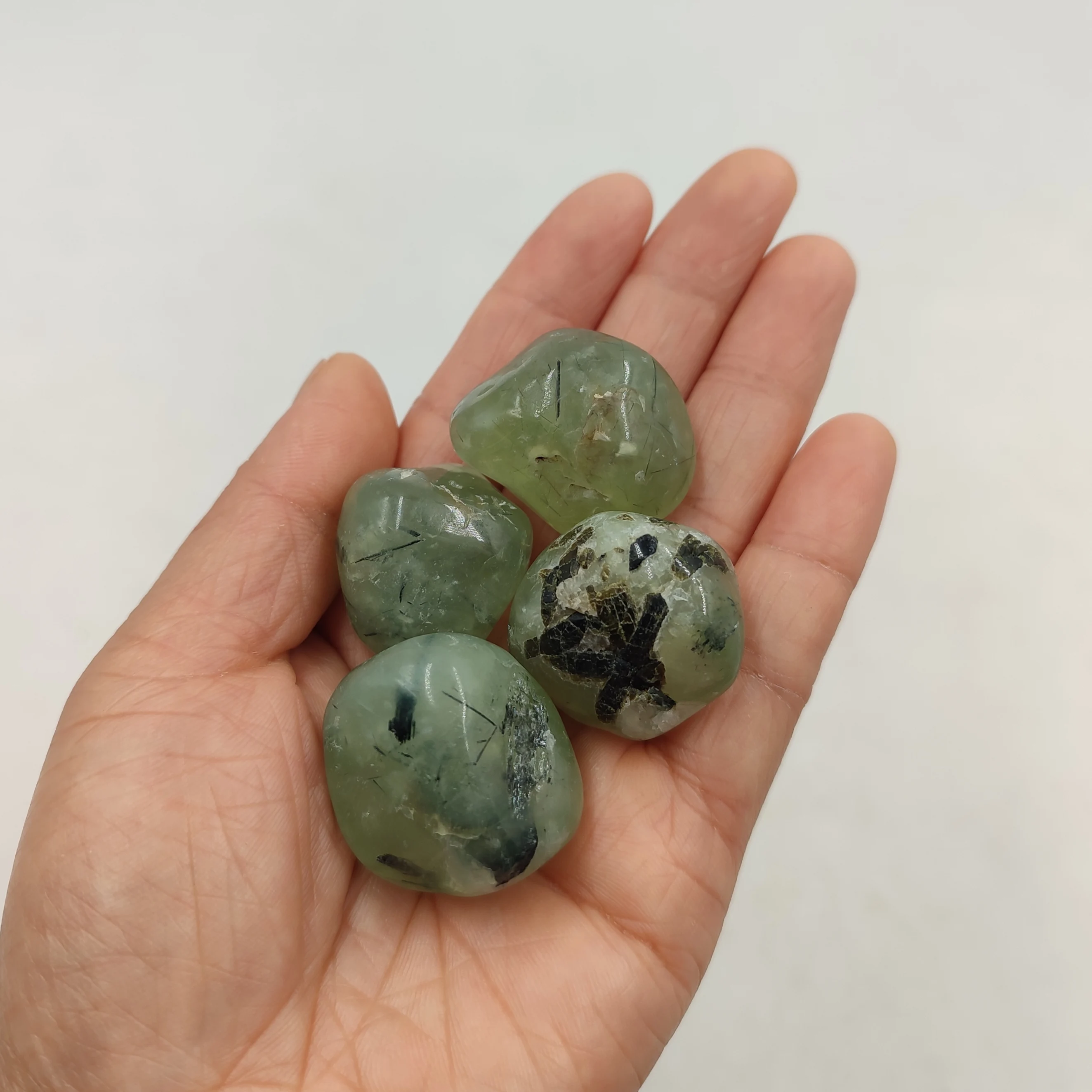 

1pc Natural Prehnite Tumbled Stones Green Grape Quartz Crystal Healing Gemstone Mineral Specimen Home Room Decoration Gift