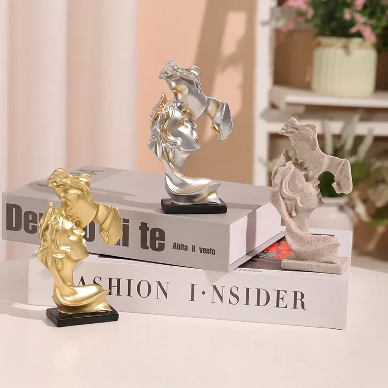 

Nordic luxury mini kiss deep resin ornaments couple statue desktop decoration crafts