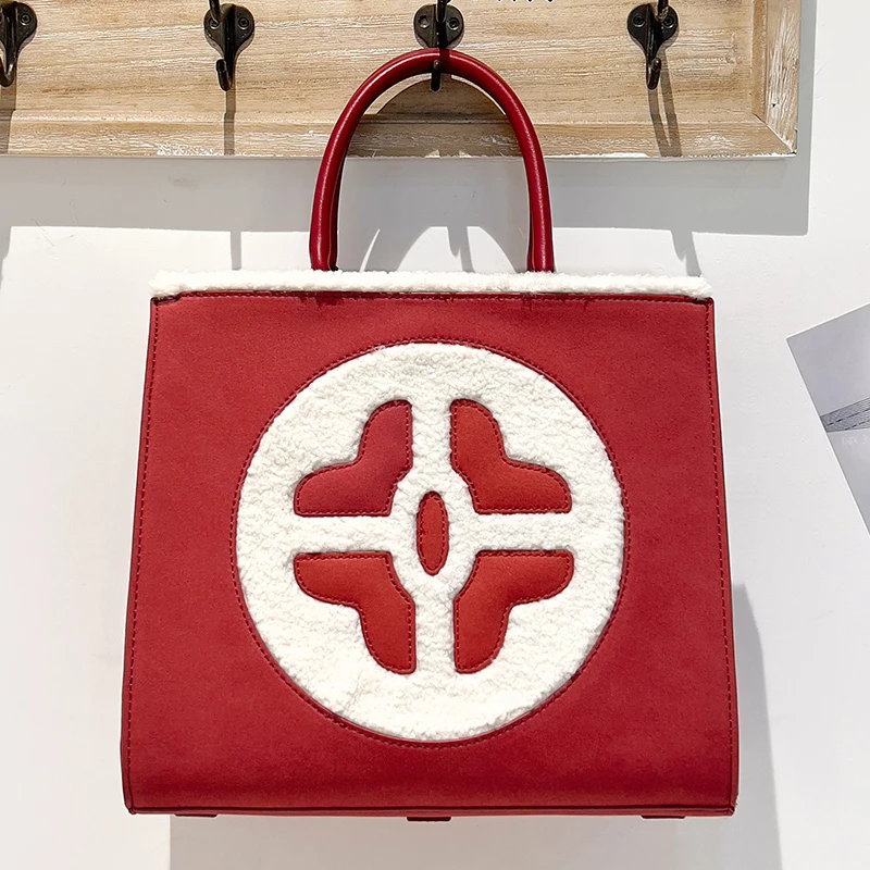 thumbnail image 1 of Bolsos de mano de gamuza sintética estilo inglés para mujer, bolsos de diseño de lujo, carteras, novedad 2023, con flores de felpa y bolsillo interior para el hombro, 1 of 5