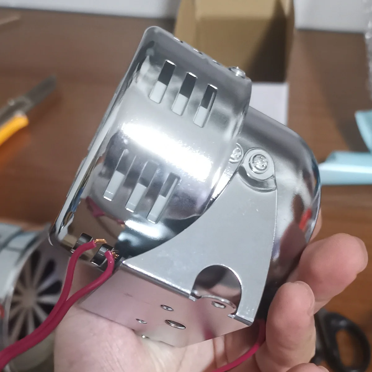 DC 12V Automotive air raid siren horn Car Truck Motor Driven Alarm Red Universal Car Motorcycle Horn Pickup Truck