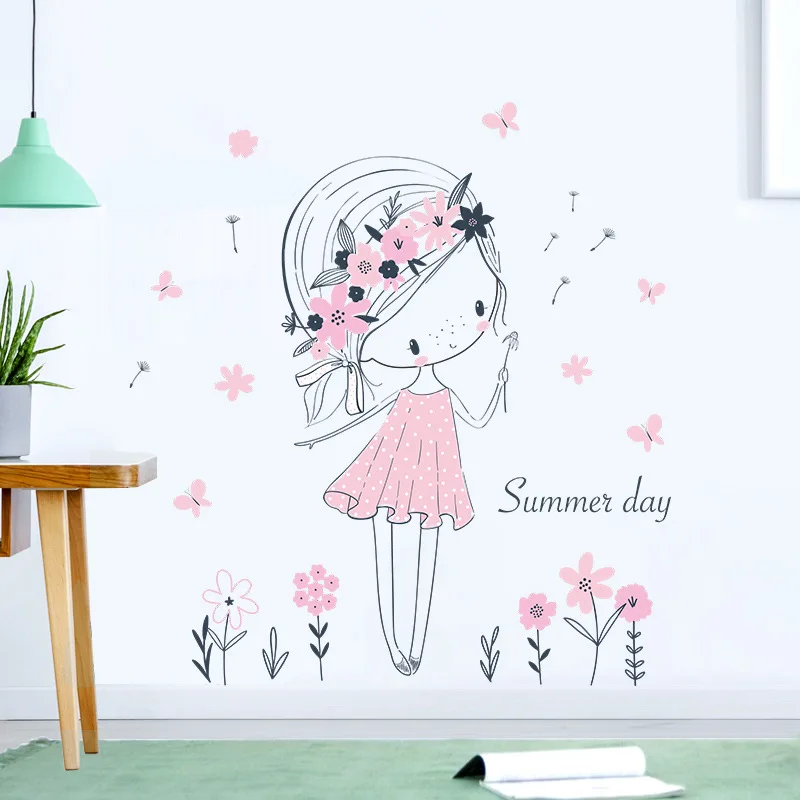 ילדה מדבקת קיר עם פרחים ועיצוב פרפרים
