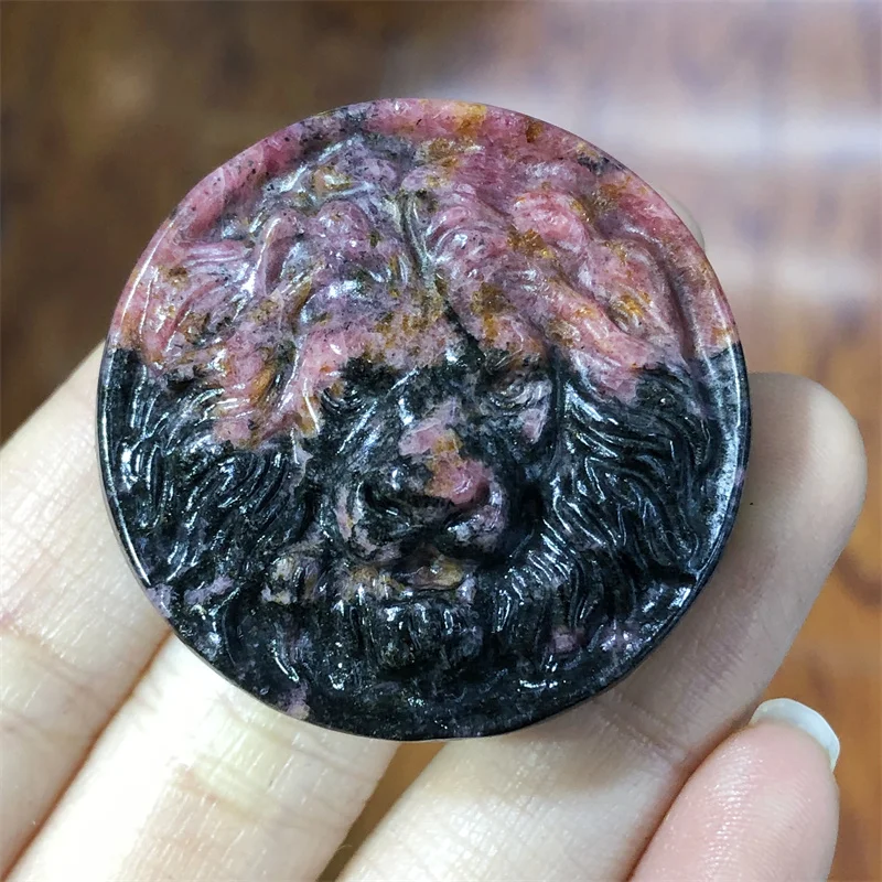 

Natural Rhodonite Lion Pendant Carving Exquisite Charms Fashion Engraver Handicraft Fine Jewelry Particularly Holiday Gift 1PCS