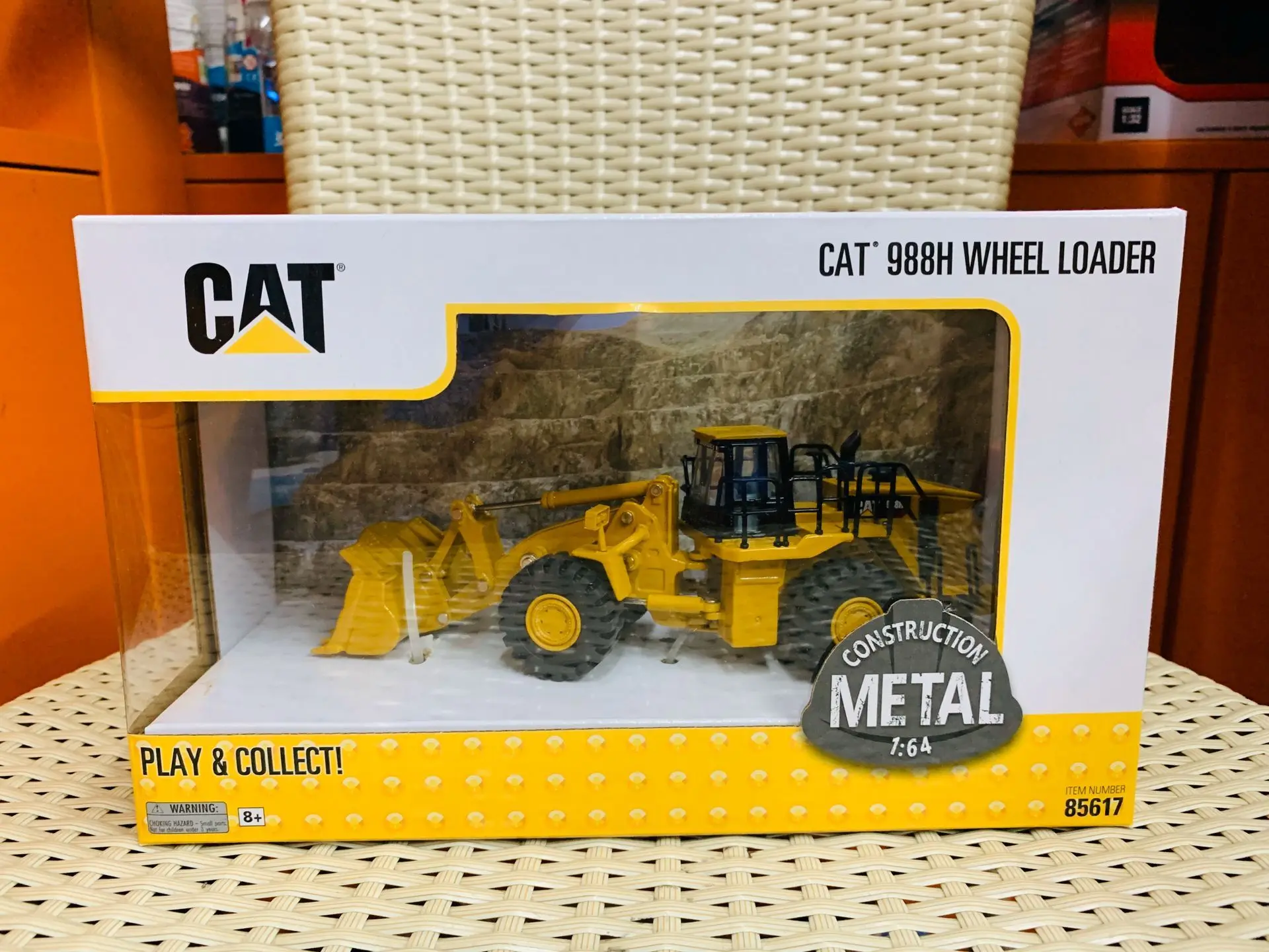 Caterpillar Cat 988H Wheel Loader 1/64 Scale Metal DieCast Masters DM85617