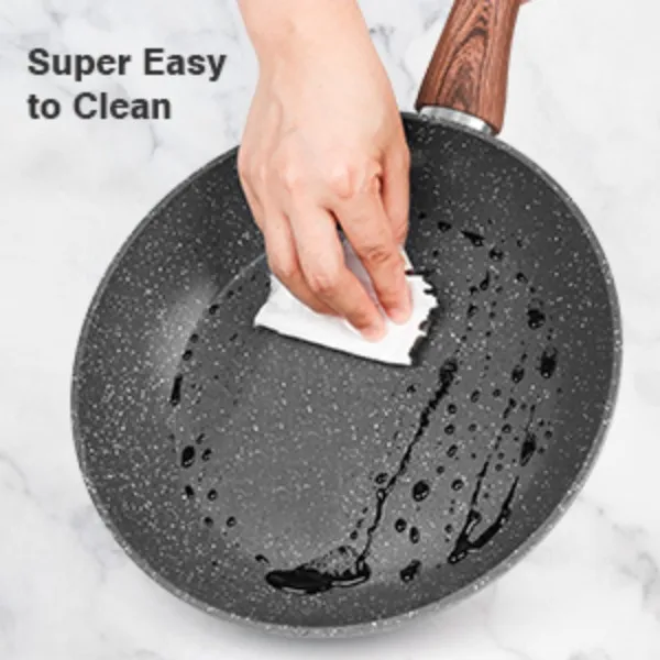 clean the frying pan with napkin easily