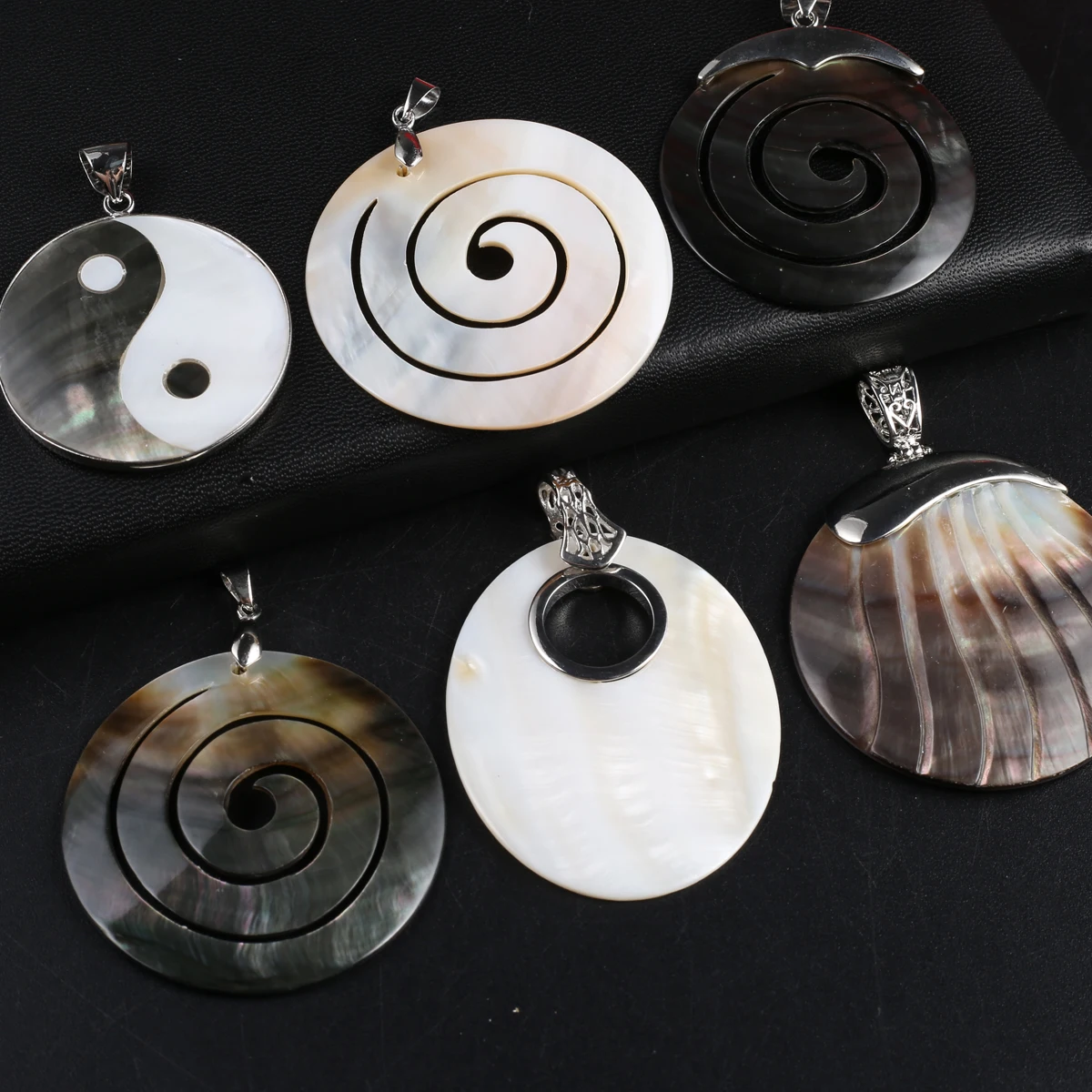 

2023 Natural Shell Pendant Random Shape Abalone Shell Pendant Charms for Jewelry Making Necklace Accessories 45-50x50-55mm