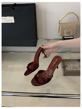 صندل بكعب عالٍ رفيع ومقدمة مفتوحة ومضخات 13