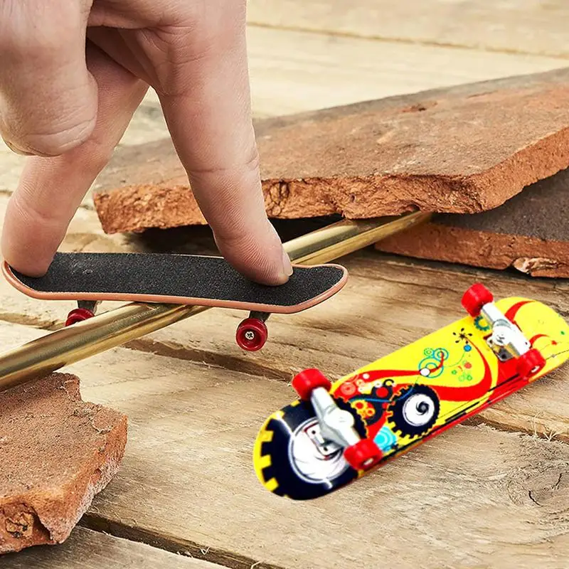 Mini Printed Mini Finger Skateboard Tech Truck Skateboards Alloy Stent Party Favors Gift Creative Flexible Finger Toy For Kids Finger Skateboard Toys Fingerboard Set