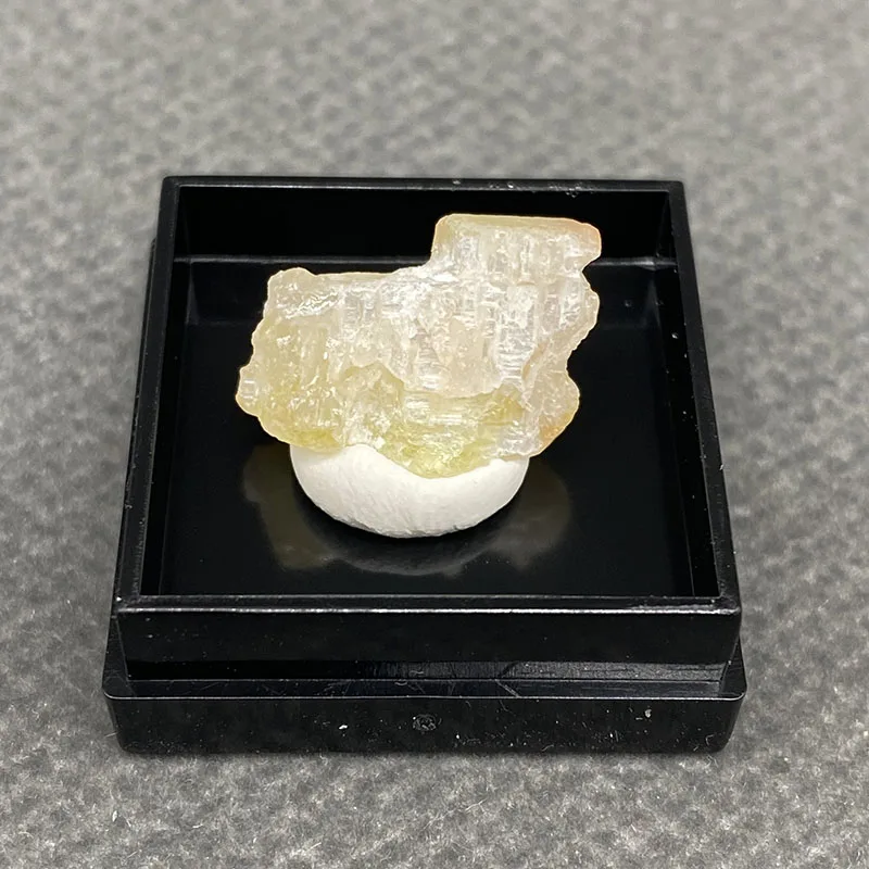 100%  Natural citrine Mineral Specimens Stones and Crystals Healing Crystal from China +Box size:27*27*25mm