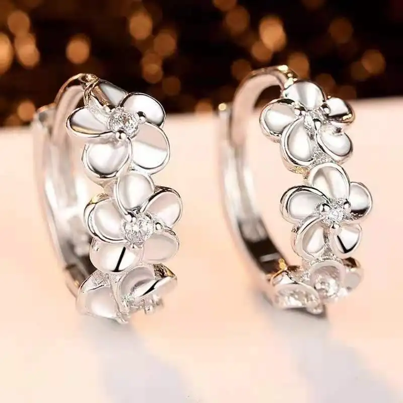 

Женские серьги из серебра 925 пробы с кристаллами