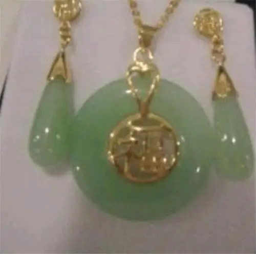 

Wholesale fashion NEW Beautiful Natural Jades Pendant and pair of Earrings Set