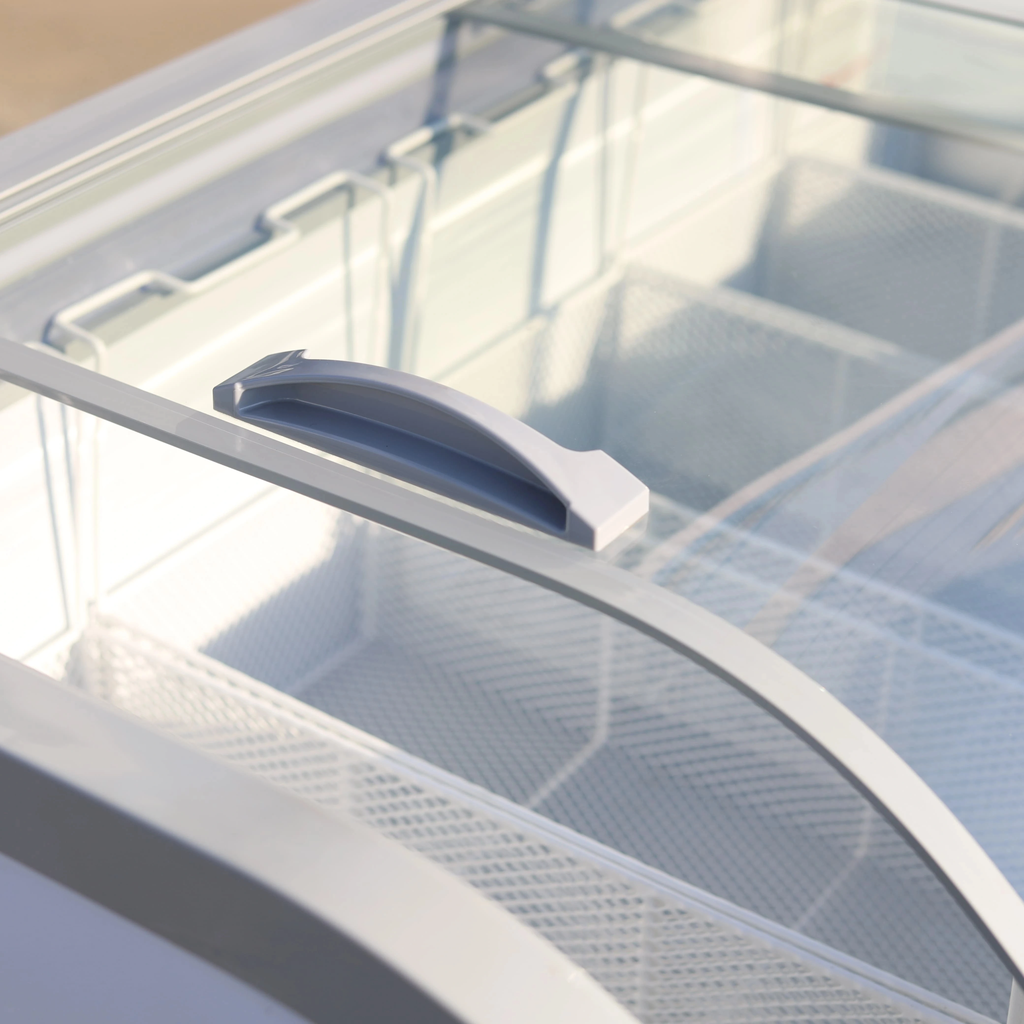 Single-Temperature Horizontal Island Freezer Direct Cooling Glass Door Refrigerator Electric Power Source For Display