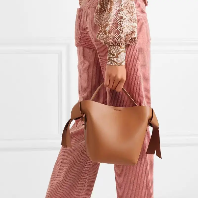 

Niche Design Luxury Bow Nucket Bag High-end Fashion Simple Shoulder Bag Large Capacity Commuting Versatile Luxury Cross-body Bag